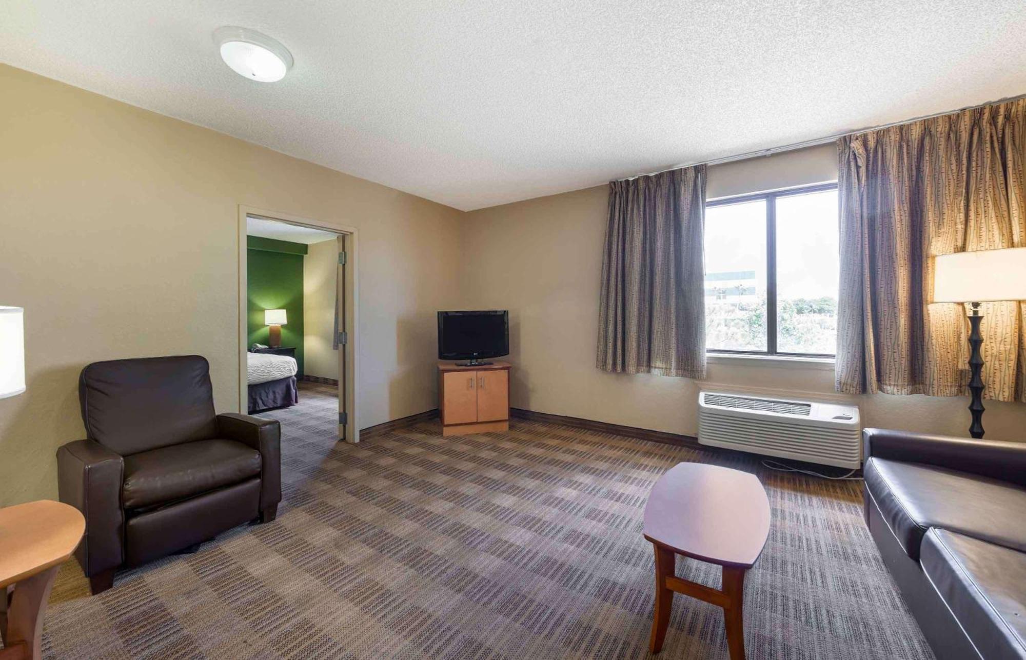 Extended Stay America Suites - Fort Lauderdale - Cypress Creek - Nw 6Th Way ภายนอก รูปภาพ